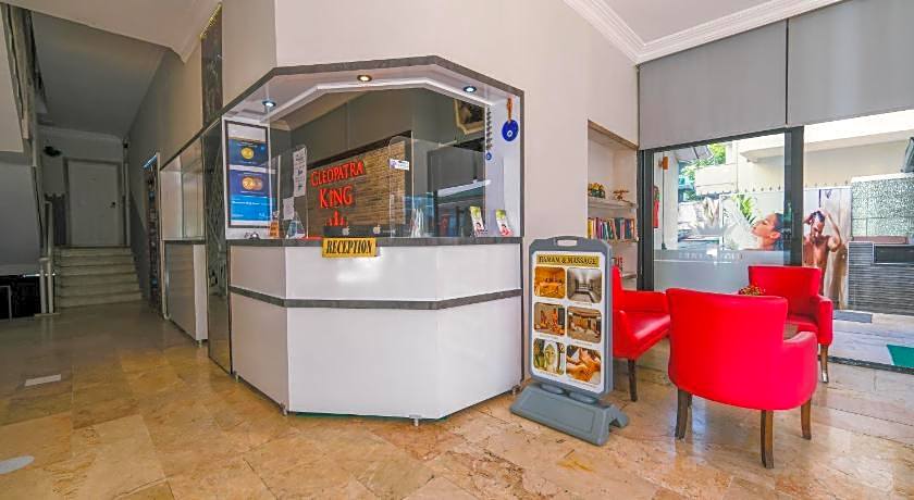 Cleopatra King Apart