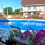 Knights Inn By The Falls