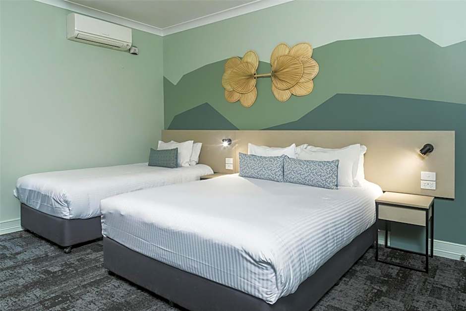 Nightcap at Atherton Hotel