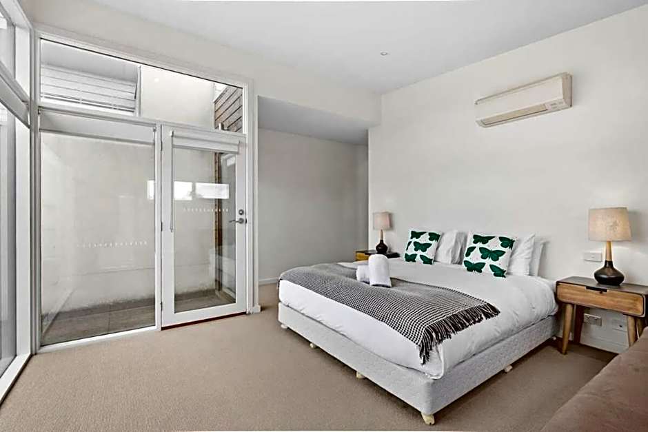 Central Torquay Townhouse 350m to the sand