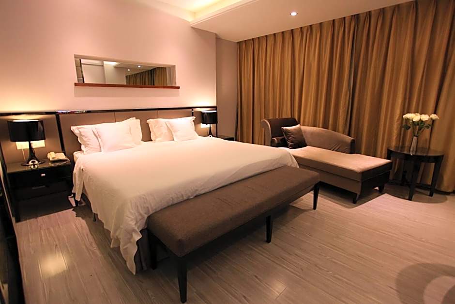 Foto 1 di 4 di Deluxe 1 King Bed, Smoking