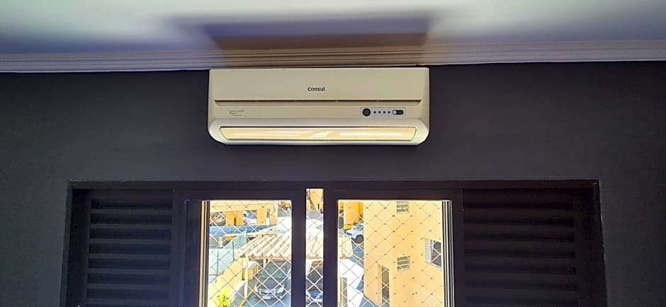 ESD01- Ar Condicionado 5min a pé da Praia da Enseada, Apartamento