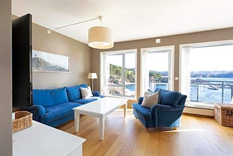 Two-Bedroom Apartment with Sea View