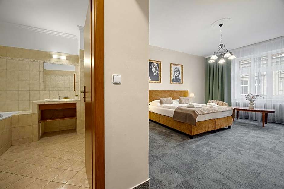 Hotel Reverie - Dependance, Check-in at Metropolitan Star