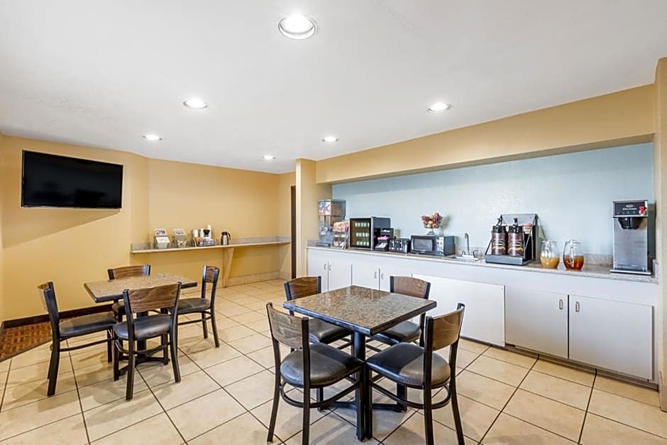 Super 8 by Wyndham Midland