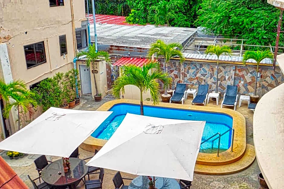 Phratamnak Inn - 100 meter from Beach