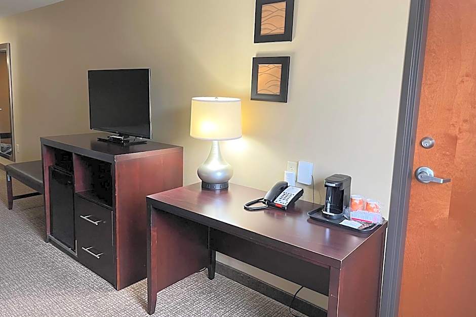 Days Inn & Suites by Wyndham Manheim Lebanon