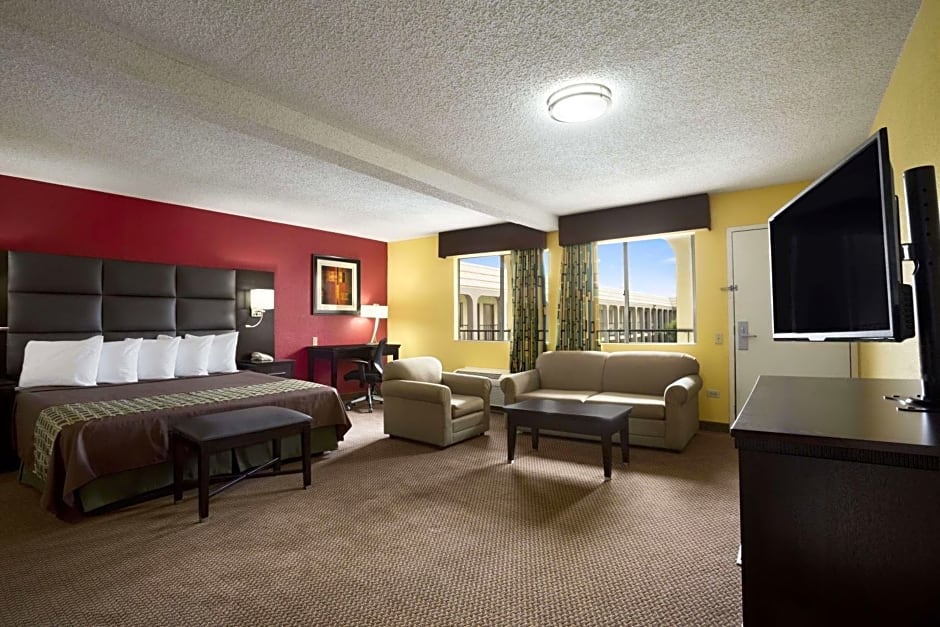 Days Inn by Wyndham Dallas Irving Market Center