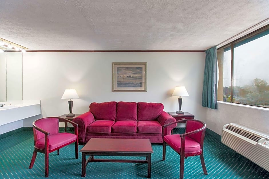 The Schenectady Inn & Suites