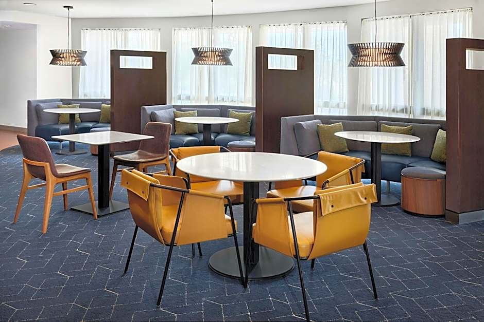 Courtyard by Marriott Kansas City Shawnee