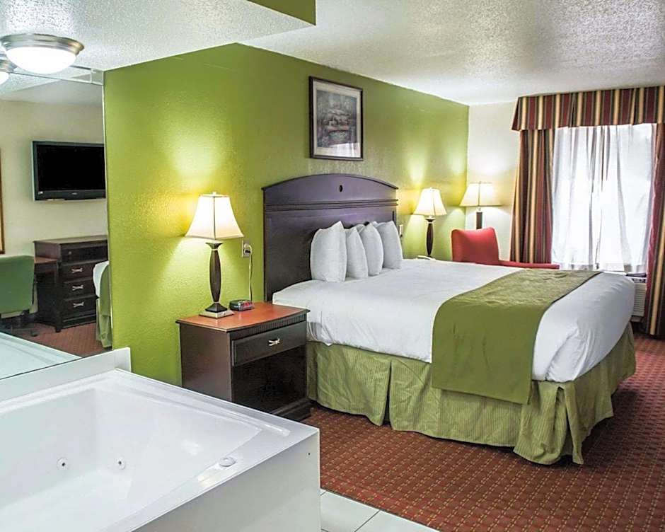 Quality Inn Chipley I-10 at Exit 120