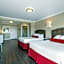 Beach Street Inn and Suites