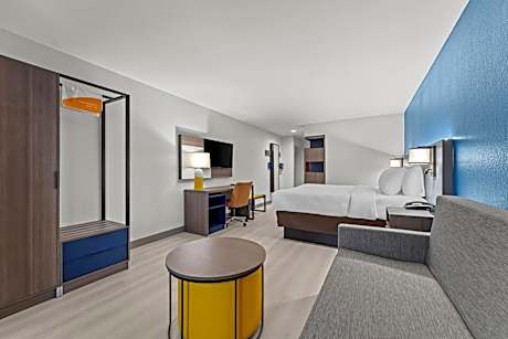 King Room with Roll-In Shower - Accessible/Non-Smoking