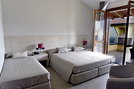 Triple Room with Lake View