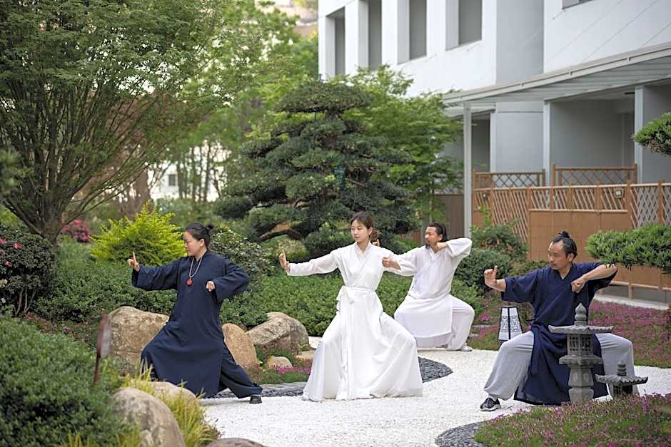 Wudangshan Jianguo Hotel