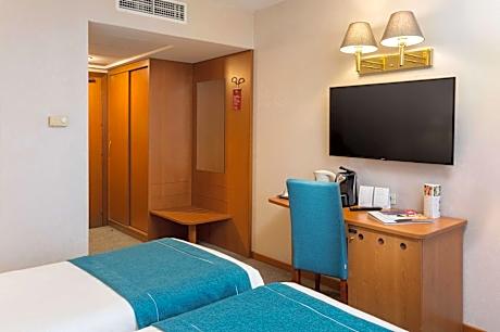 BUSINESS TWIN ROOM WITH TWO TWIN BEDS,  NON-SMOKING
