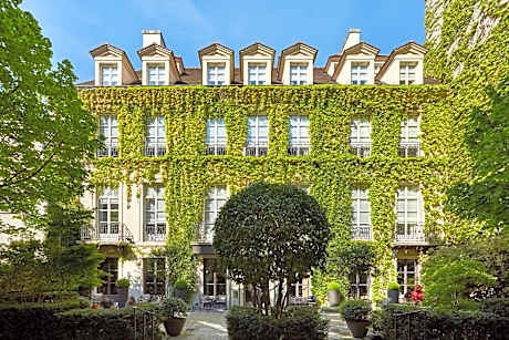 Le Pavillon De La Reine