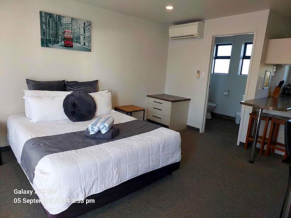 Photo 1 of 4 of Studio 1 Queen Bed