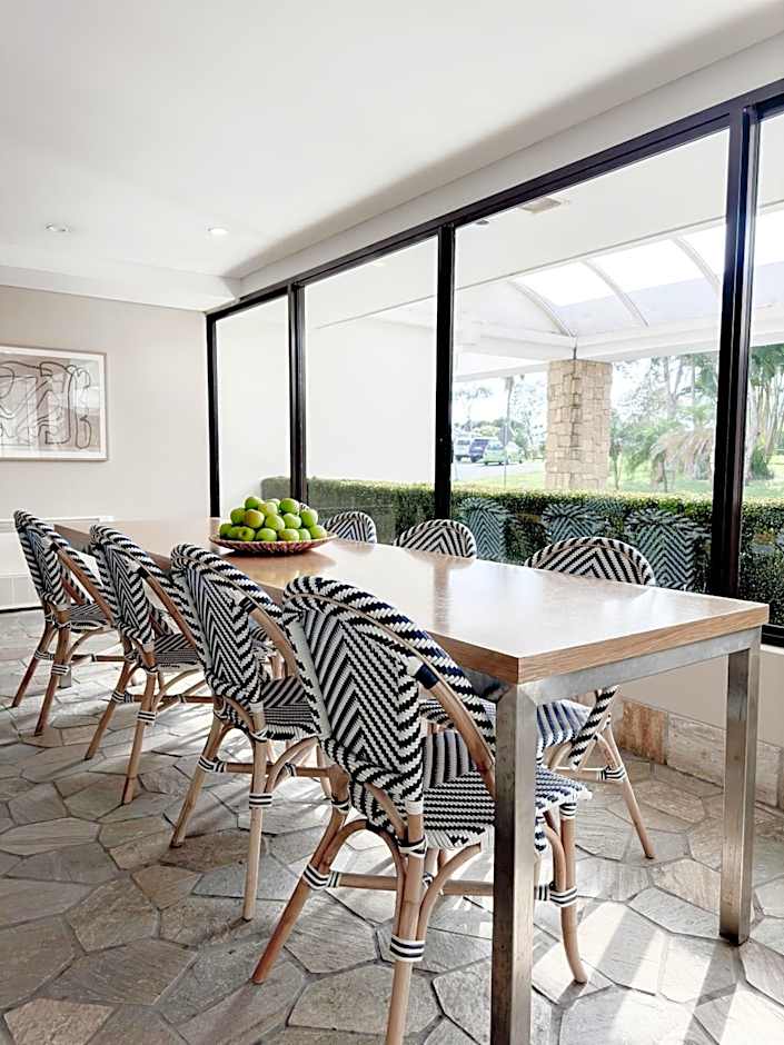 Waves Hotel Byron Bay