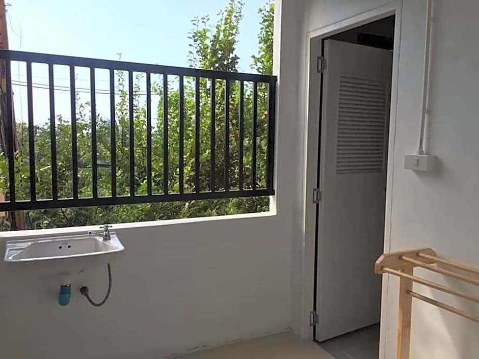 Sea Breeze Backpacker