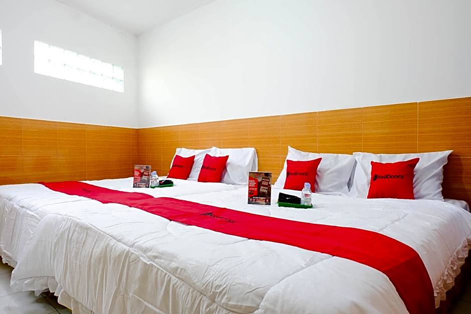 RedDoorz near STAB Syailendra Kopeng