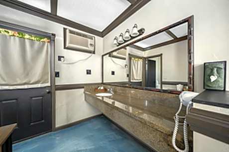 King Parlor Suite