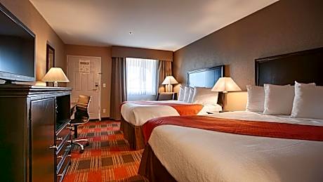 Queen Room with Two Queen Beds and Roll-In Shower - Disability Access