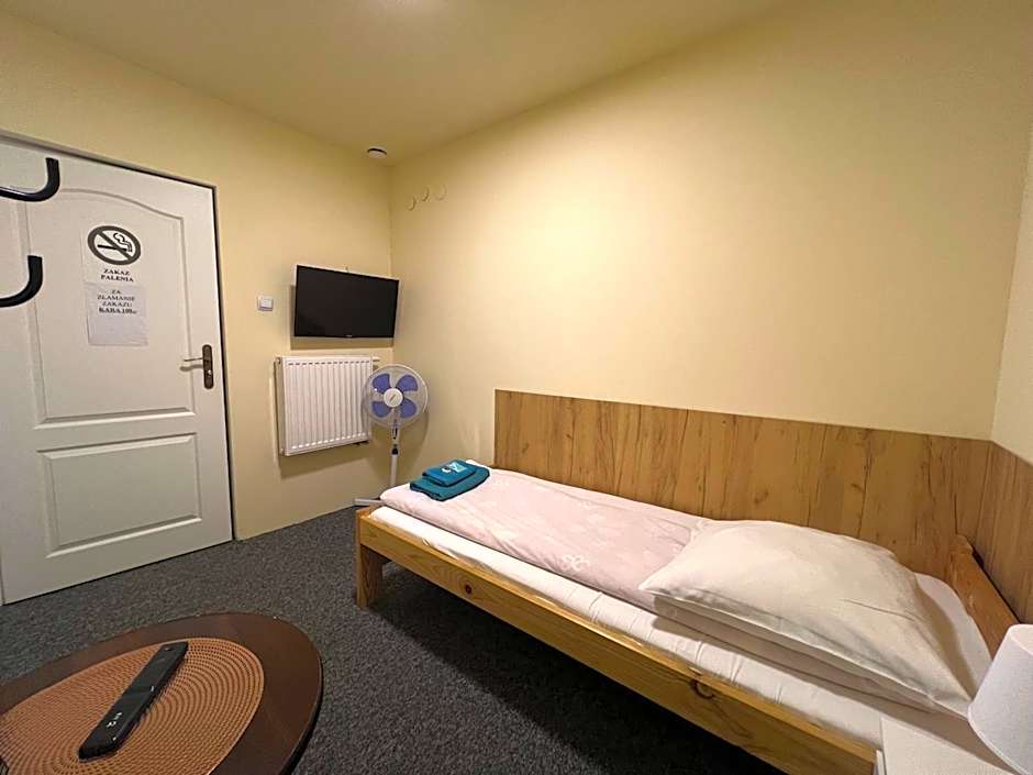 ETNA - Hostel -Noclegi Rzeszów 24 Pokoje -PARKING-