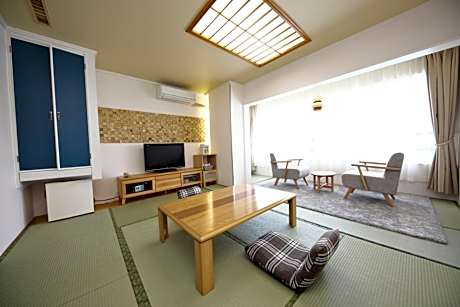 Japanese-Style Triple Room with Lake View
