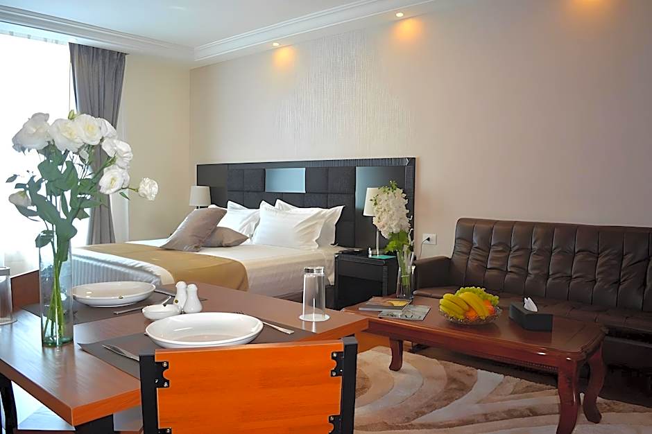 Tilal Almadina Hotel & Suites