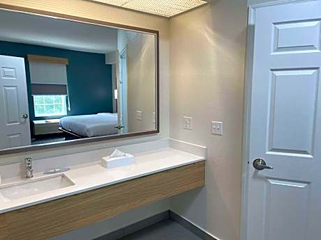 1 King Bed, Nonsmoking