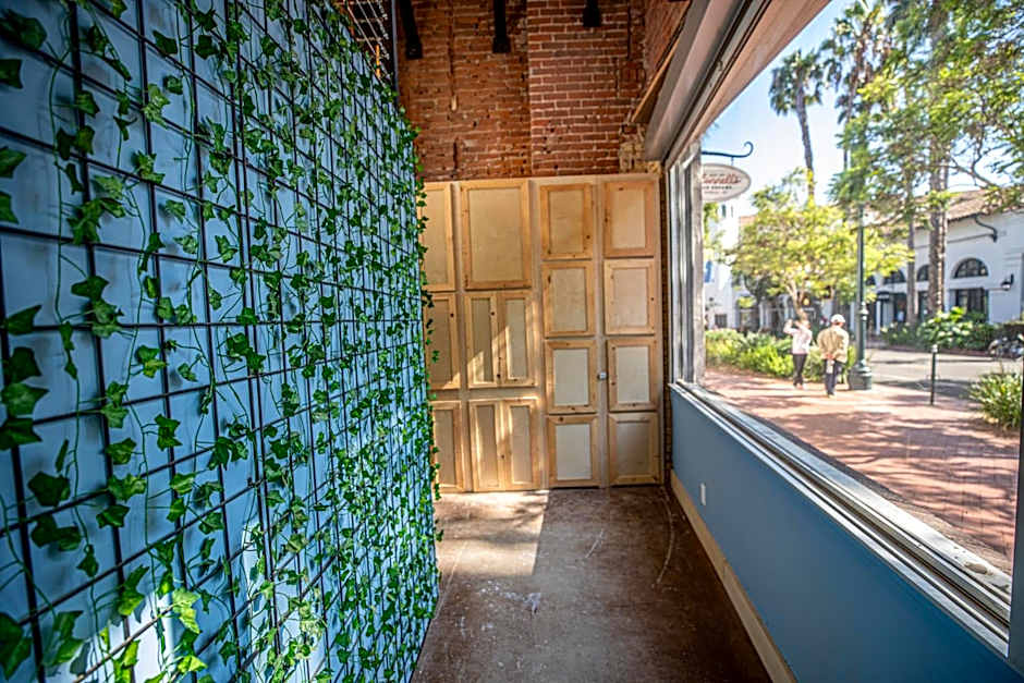 Social Stays - Santa Barbara's FIRST hostel on State Street