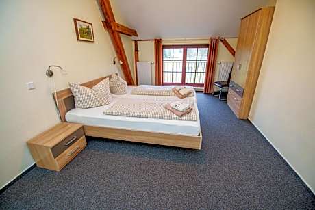 One-Bedroom Apartment with a double bed