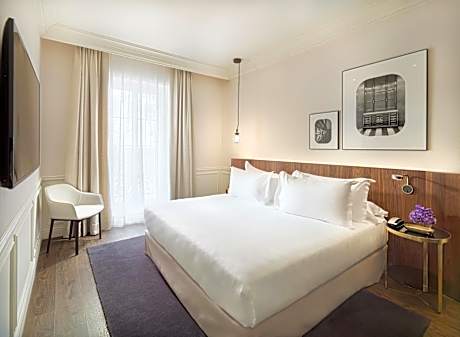 Family Suite (2 Adults + 1 Child)