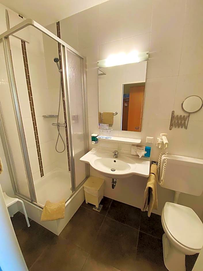 NOVAPARK Flugzeughotel Graz