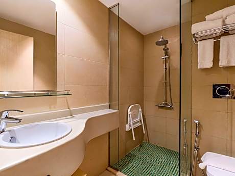 STANDARD ROOM WITH TWIN BEDS AND SOFA