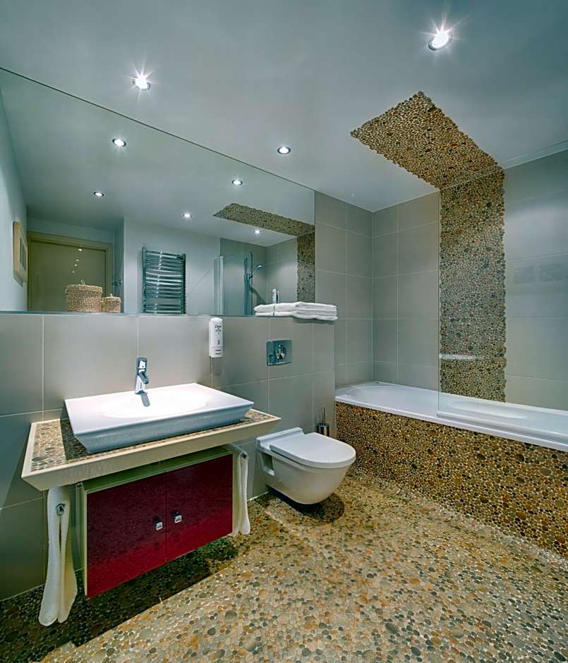 Mamaison Residence Diana