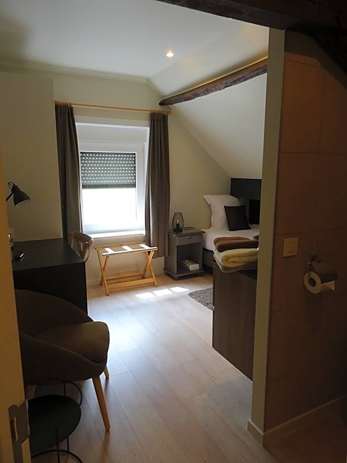 Photo 1 of 6 of Single Room