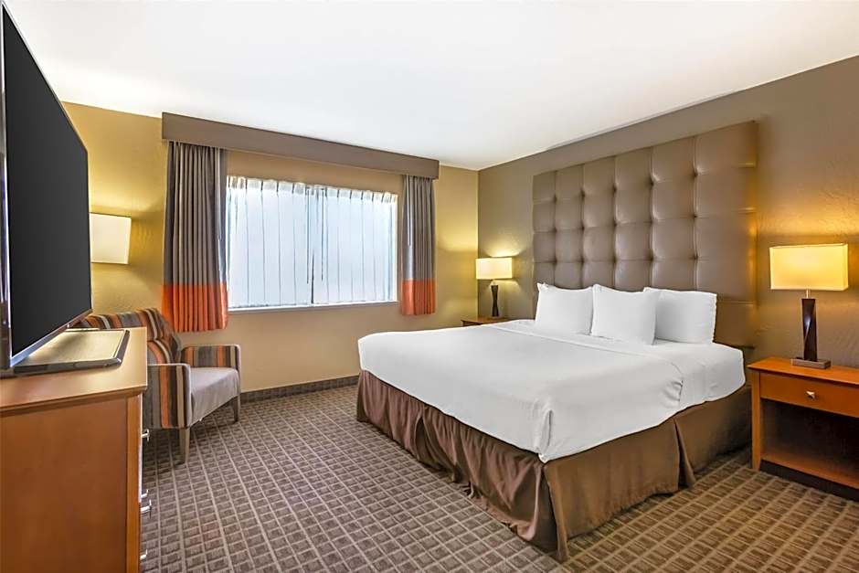 Best Western Plus Scottsdale Thunderbird Suites
