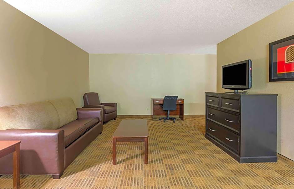 Extended Stay America Select Suites - Greensboro - Wendover Ave. - Big Tree Way