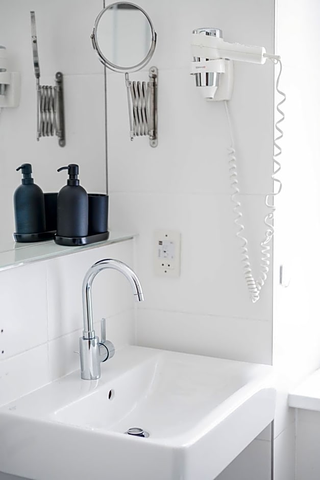 Self-Check-In Hotel Adlon