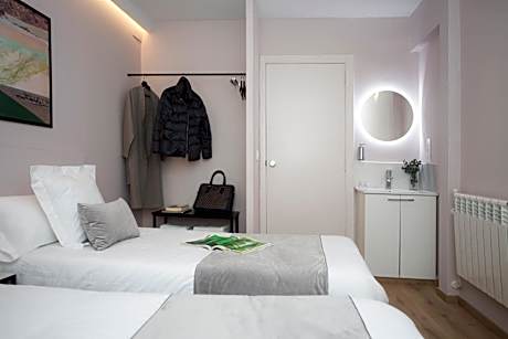 Twin Room with Private Bathroom