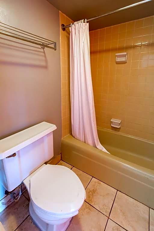 OYO Hotel Macon GA I-75 South