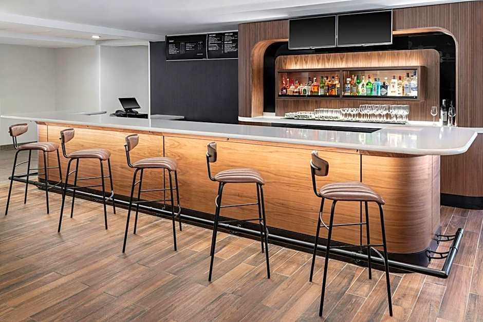 Courtyard by Marriott Cleveland Airport South