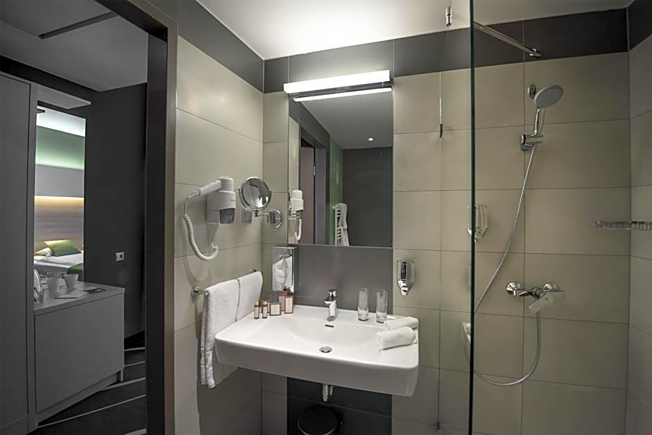 Best Western Plus Lakeside Hotel