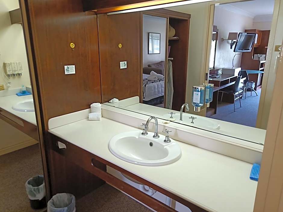 Molly Morgan Motor Inn