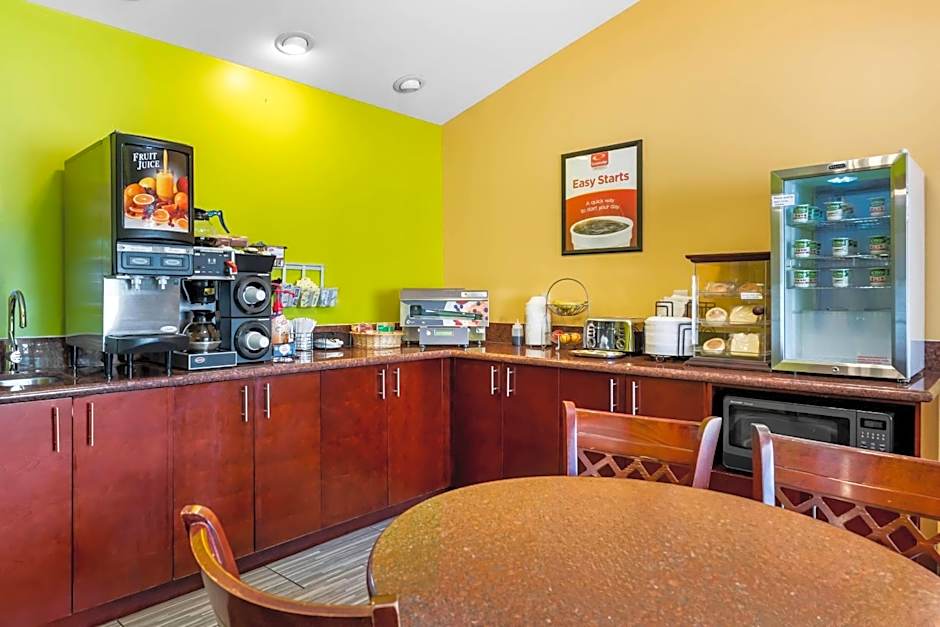 Econo Lodge Inn & Suites Eau Claire South