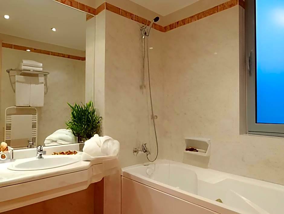Athens Atrium Hotel & Jacuzzi Suites