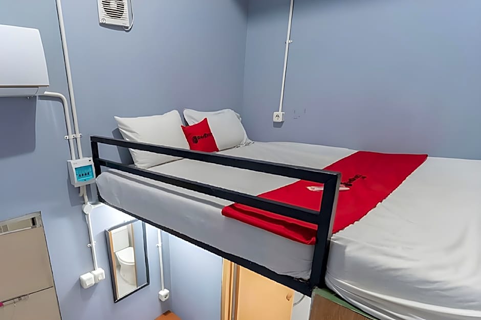 RedDoorz @ Stariez Kemang