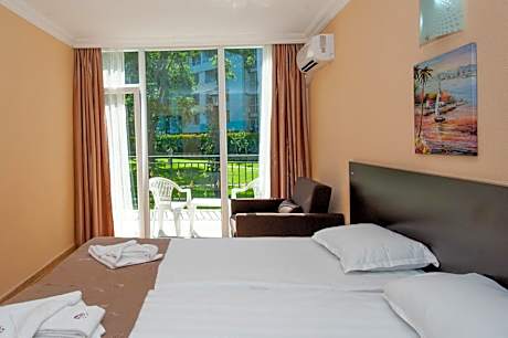 Standard Room (2 Adults + 2 Children)